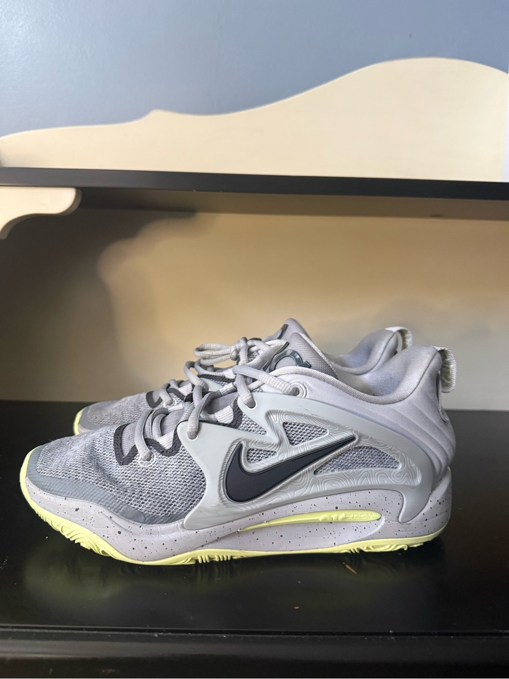 Nike Kids  Kevin Durant shoes aLight Gray and Neon Yellow Sneakers size 6.5 - Picture 2 of 10